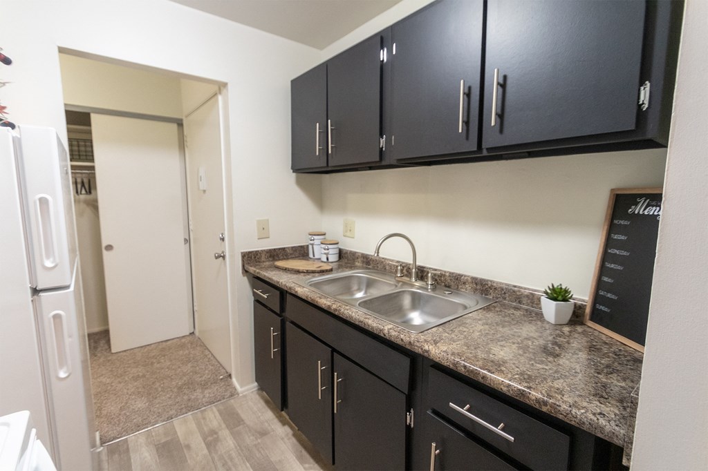 This is a picture of the kitchen in a 578 sq foot 1 bedroom, 1 bath apartment at Red Bank Reserve in the Madisonville neighborhood of Cincinnati, Ohio.