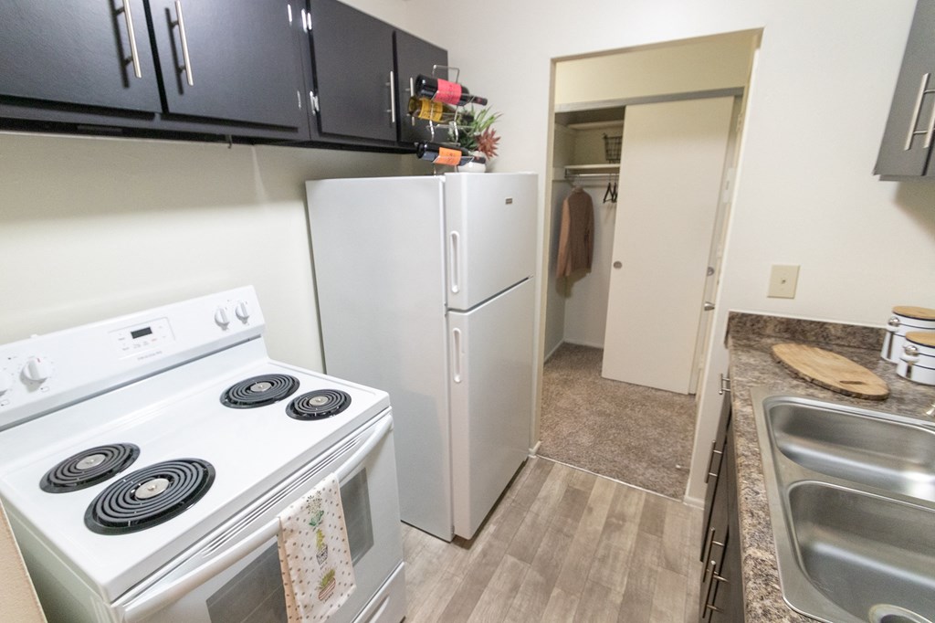 This is a picture of the kitchen in a 578 sq foot 1 bedroom, 1 bath apartment at Red Bank Reserve in the Madisonville neighborhood of Cincinnati, Ohio.