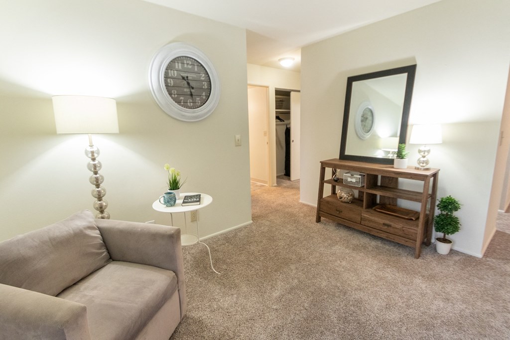 This is a picture of the living room in a 578 sq foot 1 bedroom, 1 bath apartment at Red Bank Reserve in the Madisonville neighborhood of Cincinnati, Ohio.