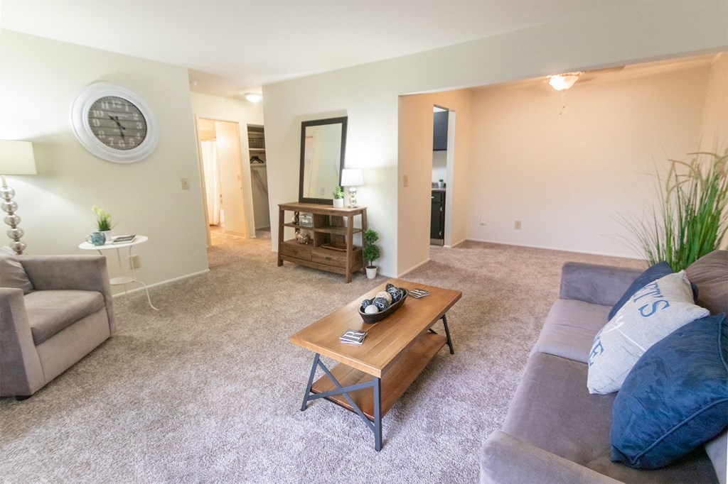 This is a picture of the living room in a 578 sq foot 1 bedroom, 1 bath apartment at Red Bank Reserve in the Madisonville neighborhood of Cincinnati, Ohio.