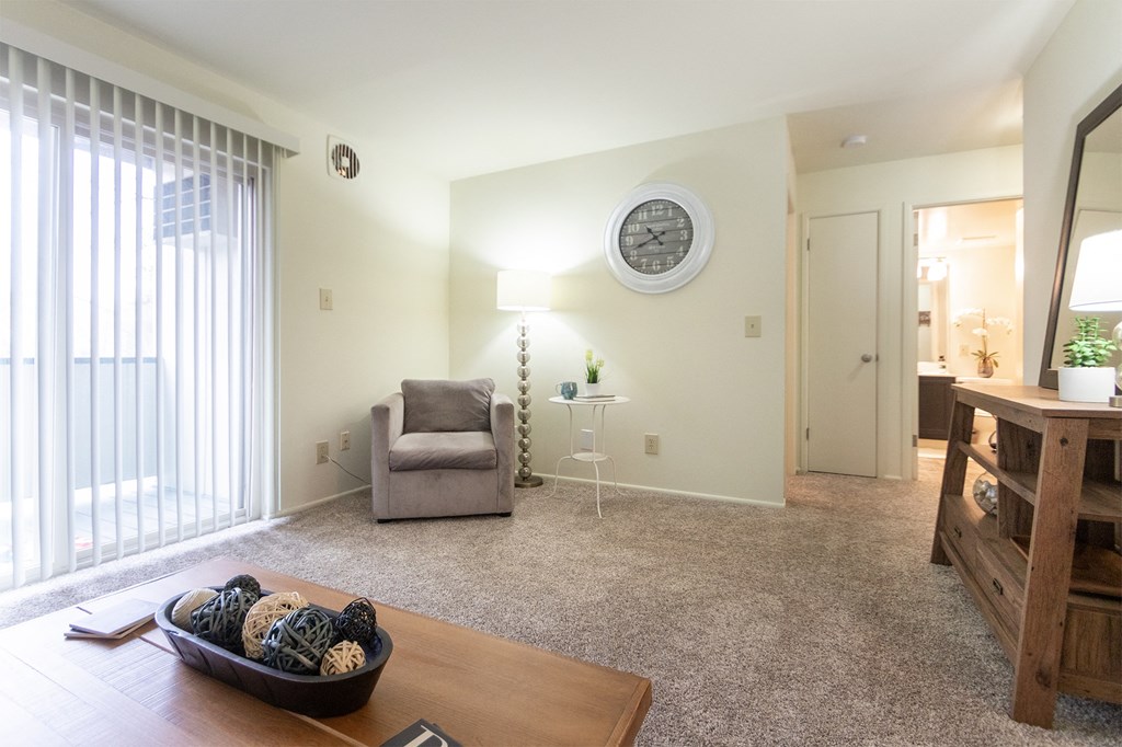 This is a picture of the living room in a 578 sq foot 1 bedroom, 1 bath apartment at Red Bank Reserve in the Madisonville neighborhood of Cincinnati, Ohio.