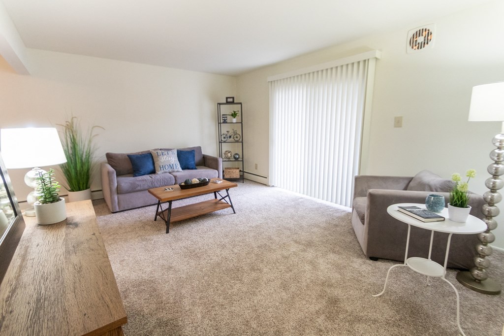 This is a picture of the living room in a 578 sq foot 1 bedroom, 1 bath apartment at Red Bank Reserve in the Madisonville neighborhood of Cincinnati, Ohio.