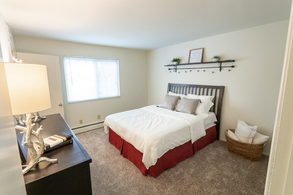 This is a picture of the bedroom in a 578 sq foot 1 bedroom, 1 bath apartment at Red Bank Reserve in the Madisonville neighborhood of Cincinnati, Ohio.