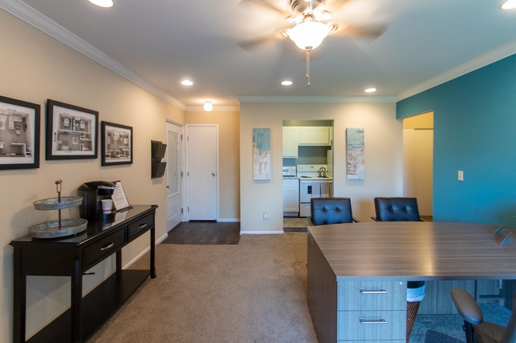 This is a picture of the living room a 549 square foot 1 bedroom, 1 bath apartment at Romaine Court Apartments in the Oakley neighborhood of Cincinnati, Ohio.