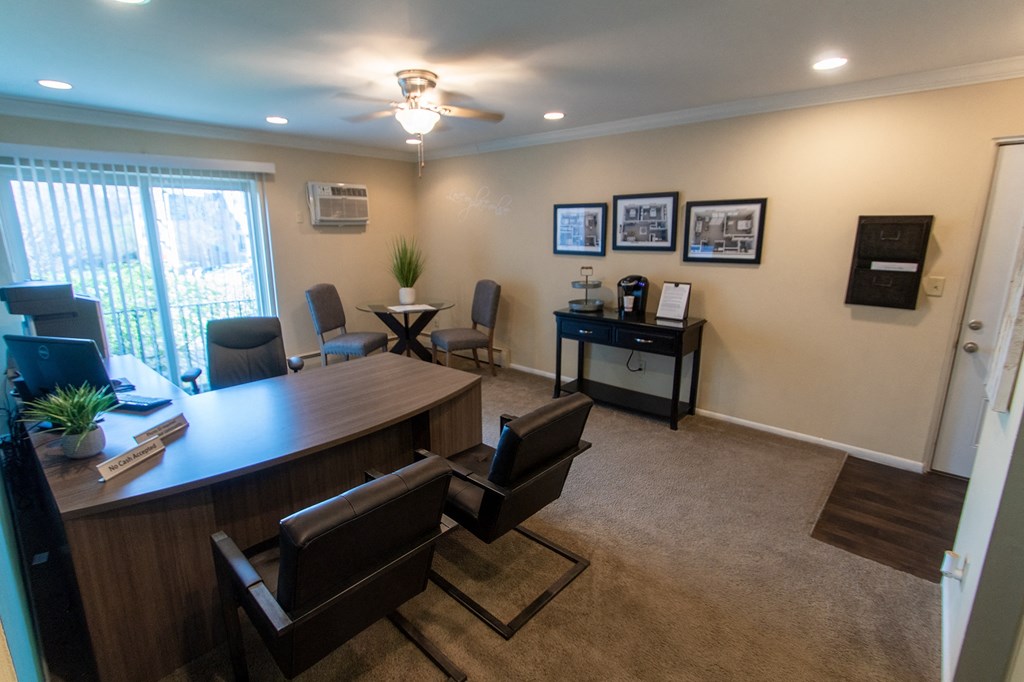 This is a picture of the living room a 549 square foot 1 bedroom, 1 bath apartment at Romaine Court Apartments in the Oakley neighborhood of Cincinnati, Ohio.