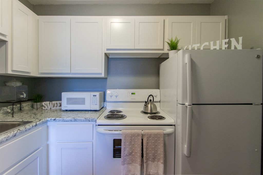This is a picture of the kitchen in a 549 square foot 1 bedroom, 1 bath apartment at Romaine Court Apartments in the Oakley neighborhood of Cincinnati, Ohio.