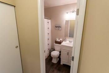 This is a picture of the bathroom a 549 square foot 1 bedroom, 1 bath apartment at Romaine Court Apartments in the Oakley neighborhood of Cincinnati, Ohio. - Photo Gallery 27