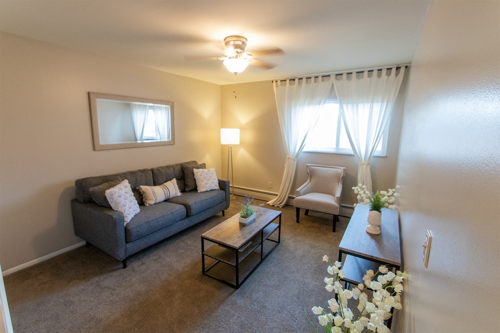 This is a picture of the bedroom a 549 square foot 1 bedroom, 1 bath apartment at Romaine Court Apartments in the Oakley neighborhood of Cincinnati, Ohio.