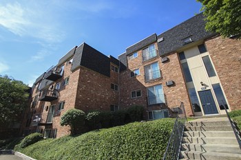 This is a picture of a building exterior at Romaine Court Apartments in Cincinnati, OH. - Photo Gallery 39