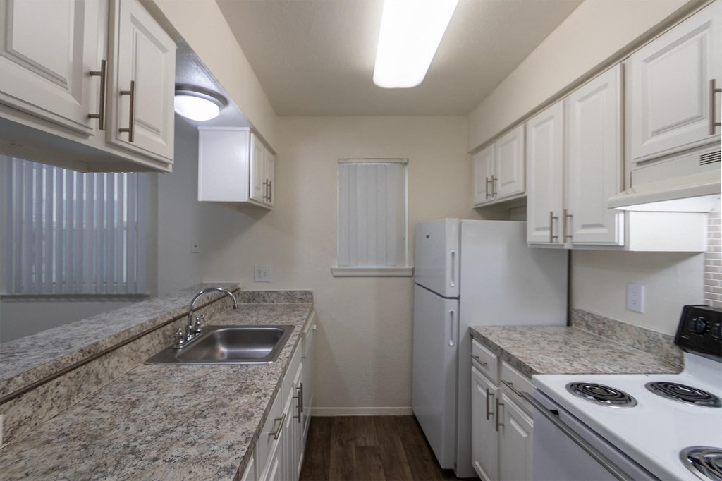 This is a photo of the kitchen in the 963 square foot 2 bedroom, 2 bath apartment at The Summit at Midtown Apartments in Dallas, TX.