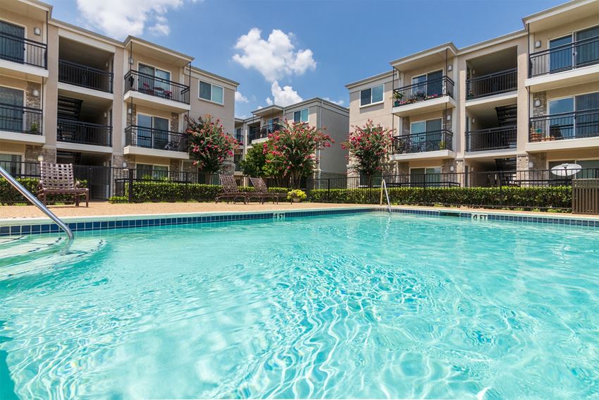 This is a photo of the pool area at The Summit at Midtown Apartments in Dallas, TX. - Photo Gallery 1