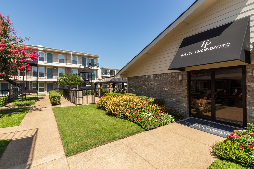 This is a photo of the pool area at The Summit at Midtown Apartments in Dallas, TX.