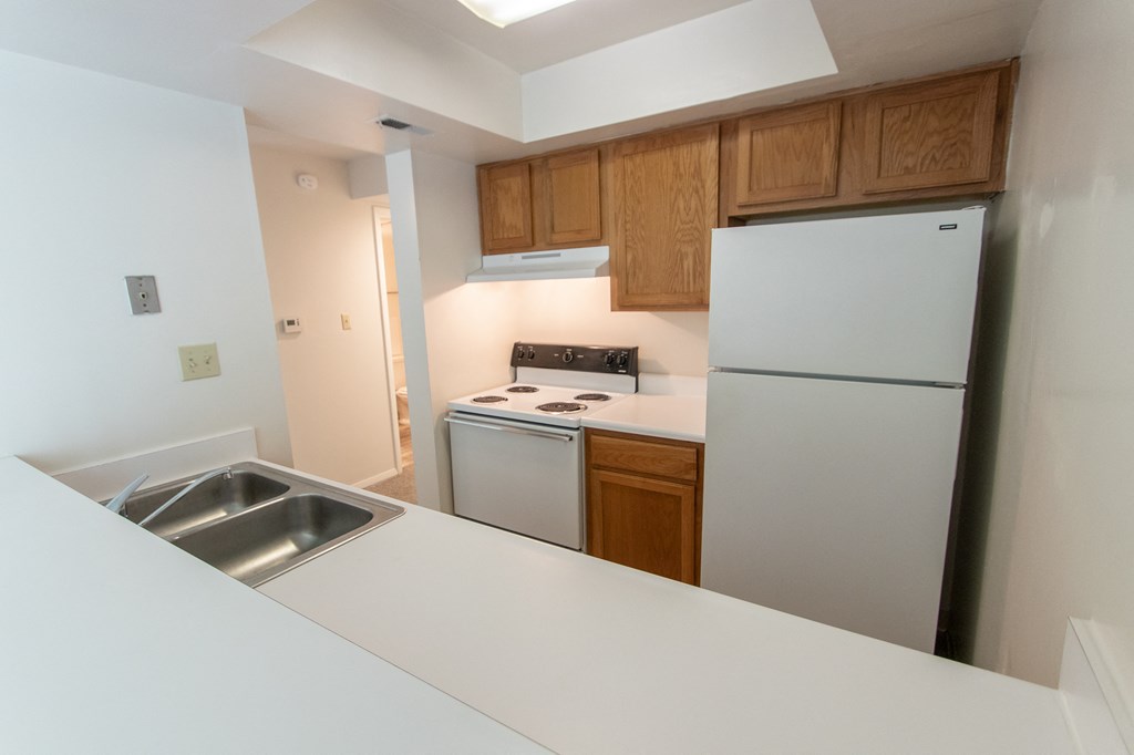 Fully Furnished Kitchen at Village East, Franklin, OH, 45005