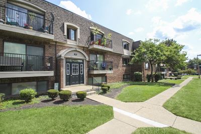 This is a photo of a building exterior at Village East Apartments in Franklin, OH.