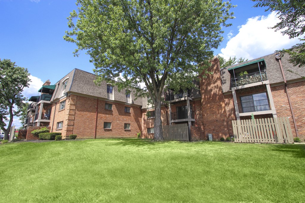 Lush Green Landscape Floor1 at Village East, Franklin