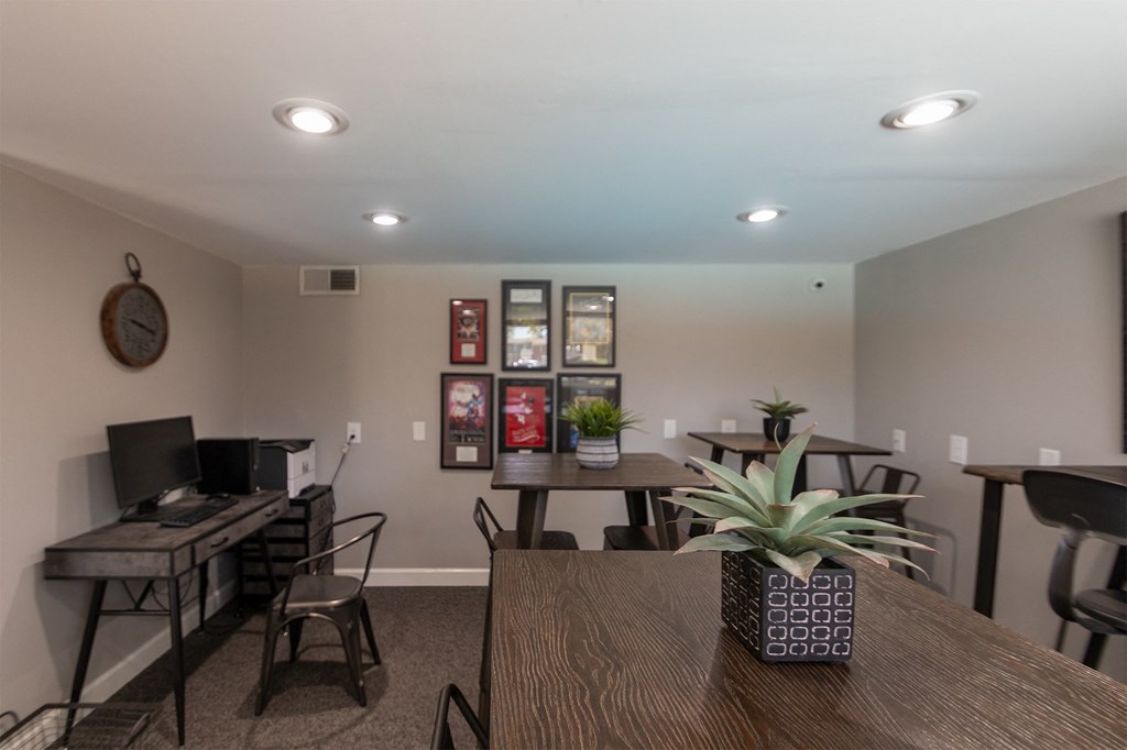 Resident Business Center With Computer And Printer at Village East, Franklin, OH