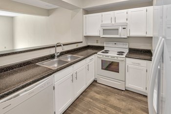 This is a photo of the kitchen of the 1280 square foot 2 bedroom, 2 and 1/2 bath Oakwood floor plan at Washington Park Apartments in Centerville, OH. - Photo Gallery 2