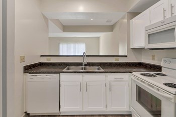 This is a photo of the kitchen of the 1280 square foot 2 bedroom, 2 and 1/2 bath Oakwood floor plan at Washington Park Apartments in Centerville, OH. - Photo Gallery 3
