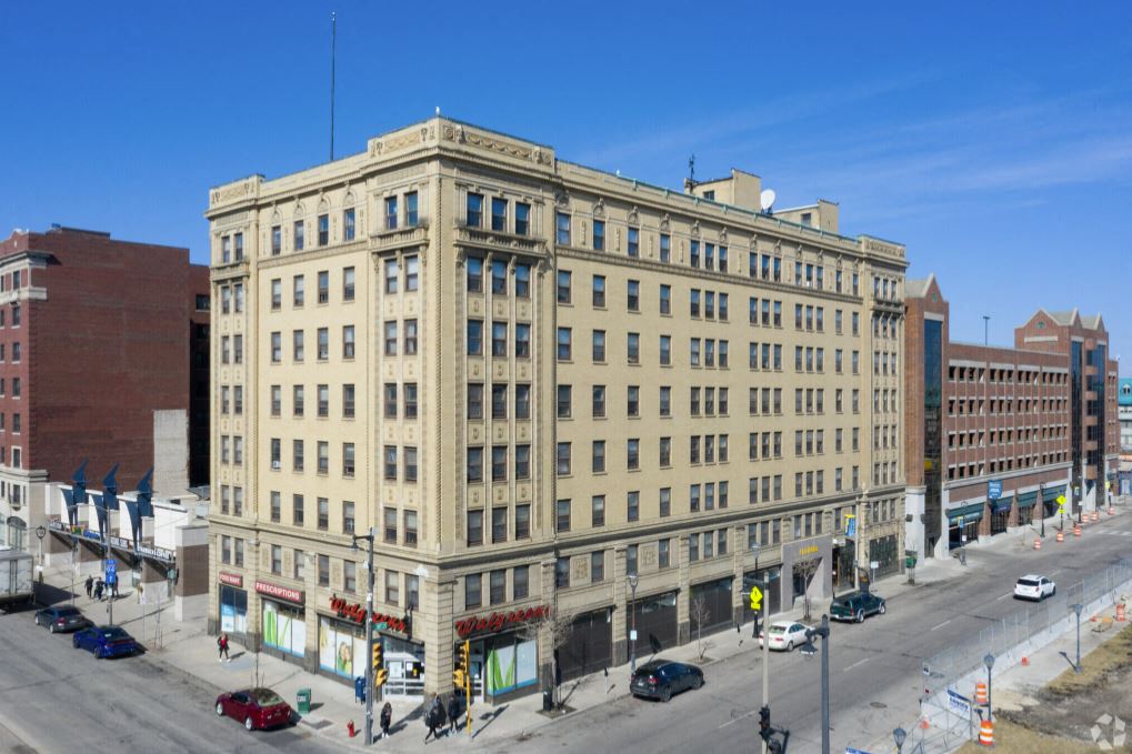 The Ardmore Apartments is a similar property to Aspen Crossing Apartments located in Milwaukee