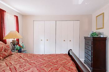 Bedroom Interior at Grant Meadows Apartments, Philadelphia, 19114
