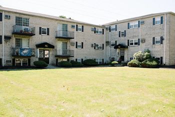 Green Lawn at Krewstown Park Apartments, Philadelphia