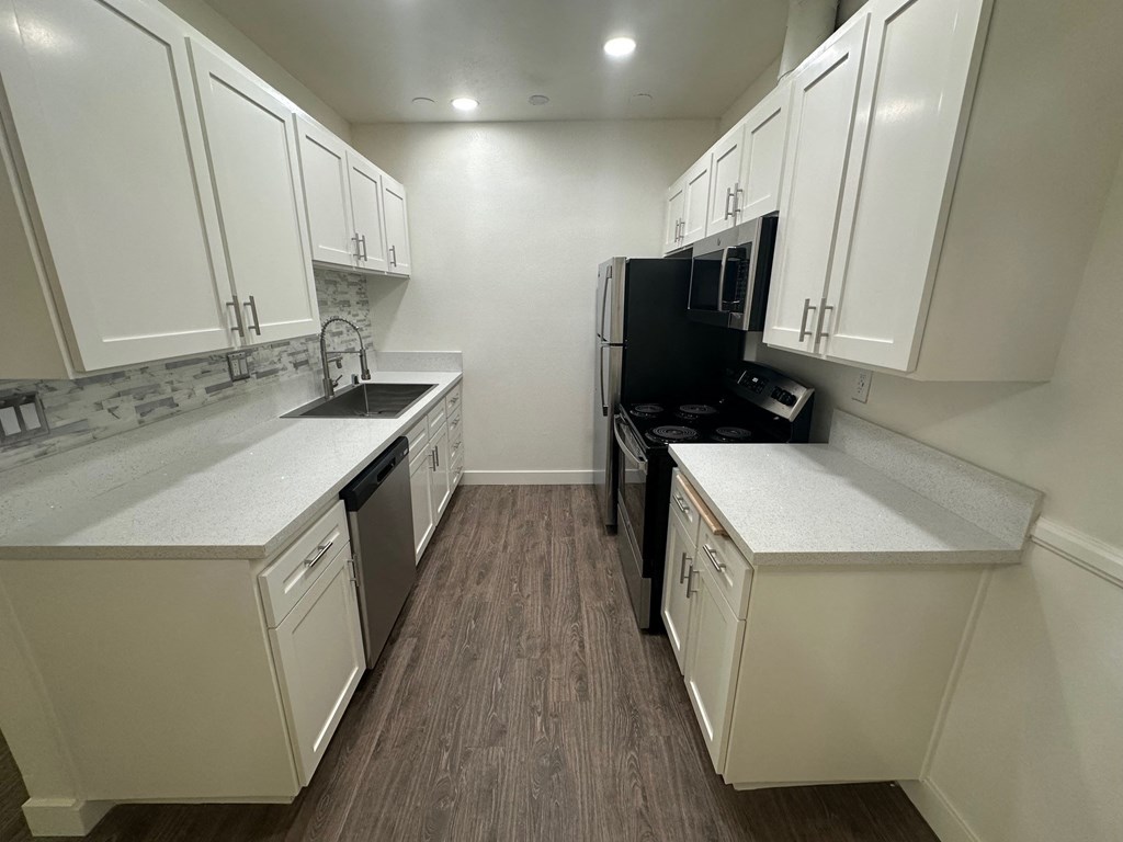 Kitchen at Willow Tree Apartments, California, 90505