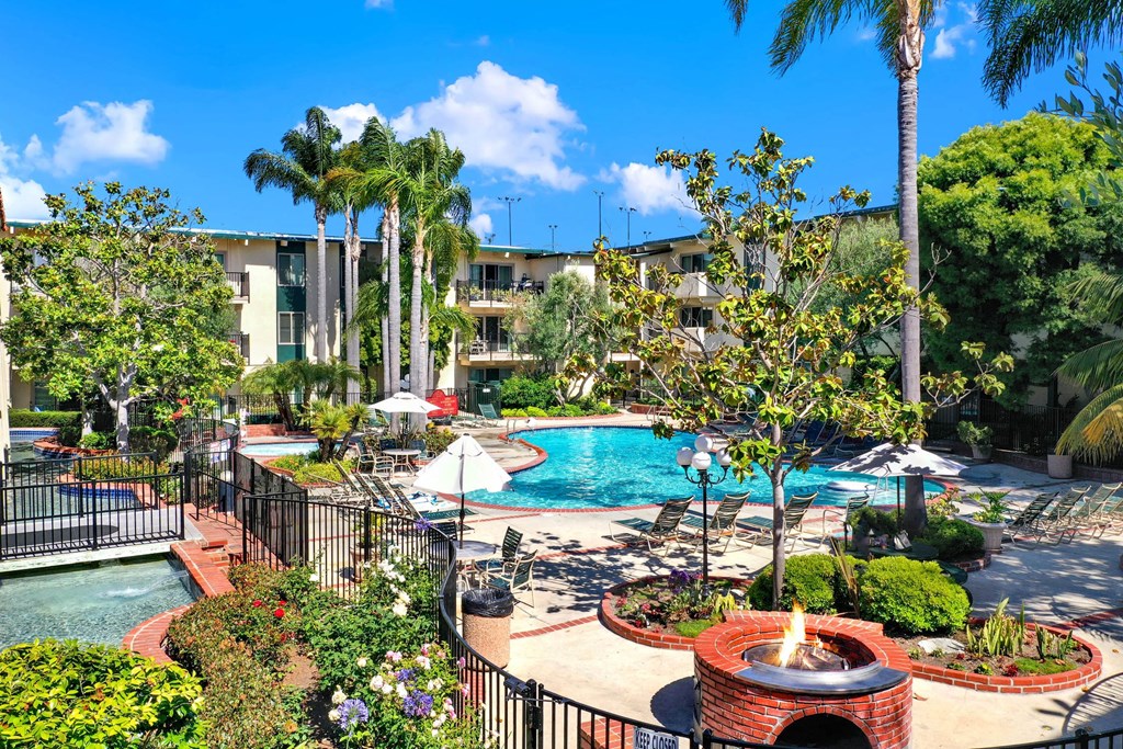 a view of a swimming pool at the resort on a sunny day at Willow Tree Apartments, California