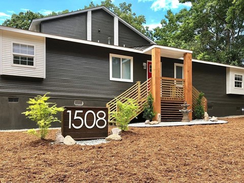 A modern house with the number 1508 on a sign in front.