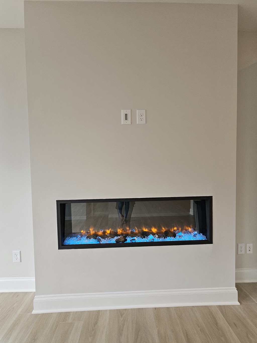 the fireplace in the living room has an aquarium in it