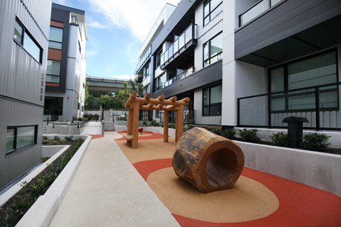 hendry place courtyard