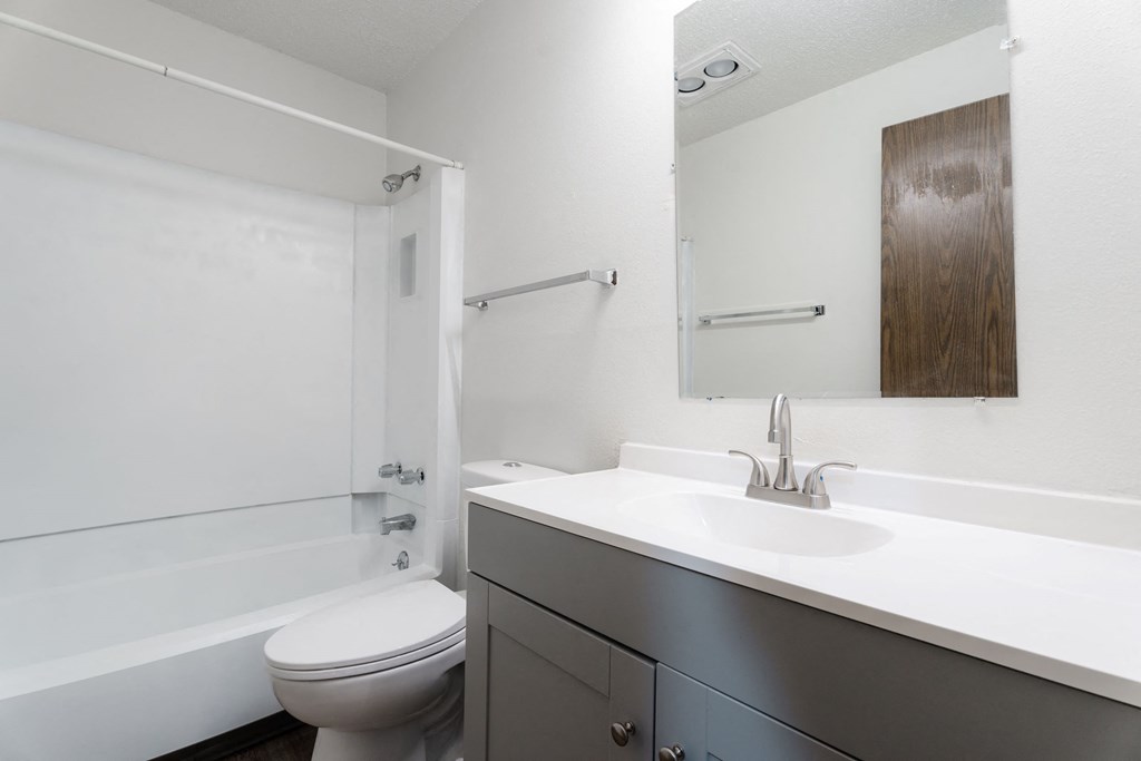 Bathroom With Bathtub at Bristol Ridge, Urbandale, 50322