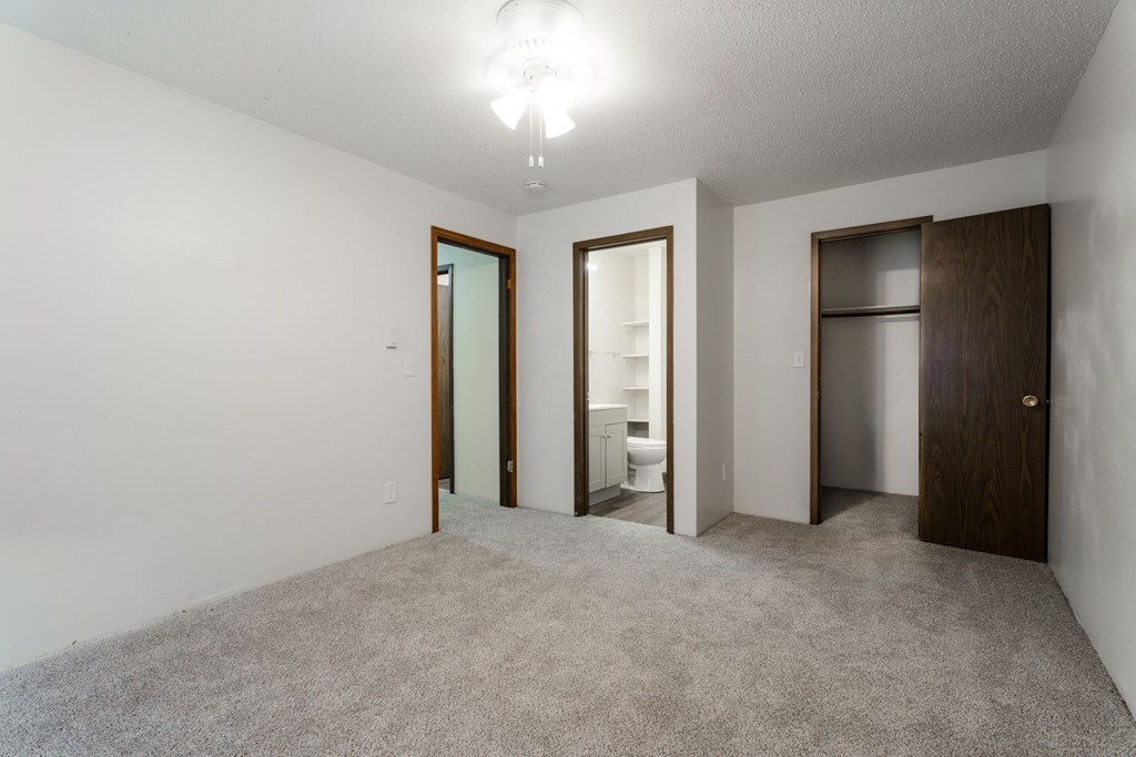 Bedroom With Closet at Bristol Ridge, Urbandale
