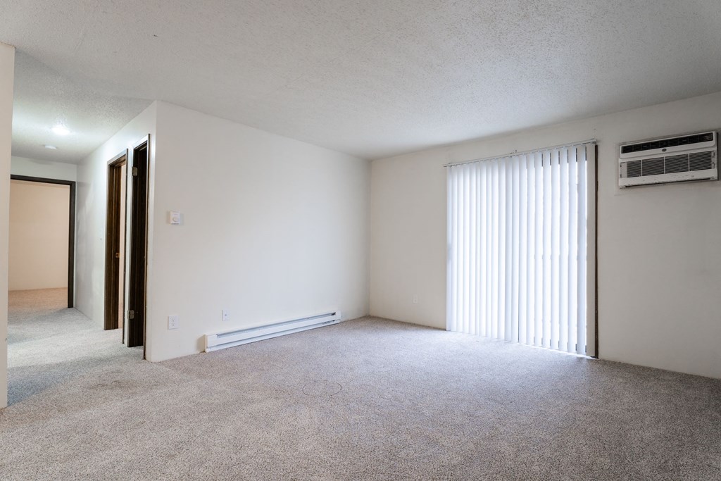 Windows Blinds at Bristol Ridge, Urbandale, IA, 50322