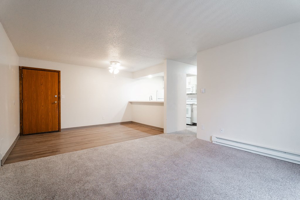 Master Carpeting at Bristol Ridge, Urbandale, IA