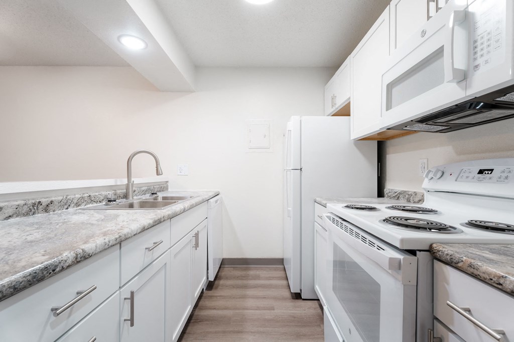 Fully Furnished Kitchen at Bristol Ridge, Urbandale, Iowa