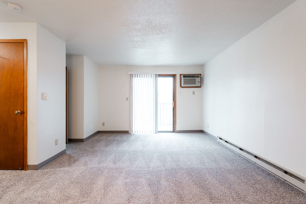 Vacant living Area at Bristol Ridge, Urbandale, Iowa