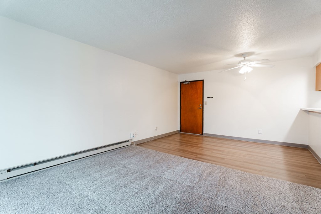 Unfurnished Living Area at Bristol Ridge, Urbandale