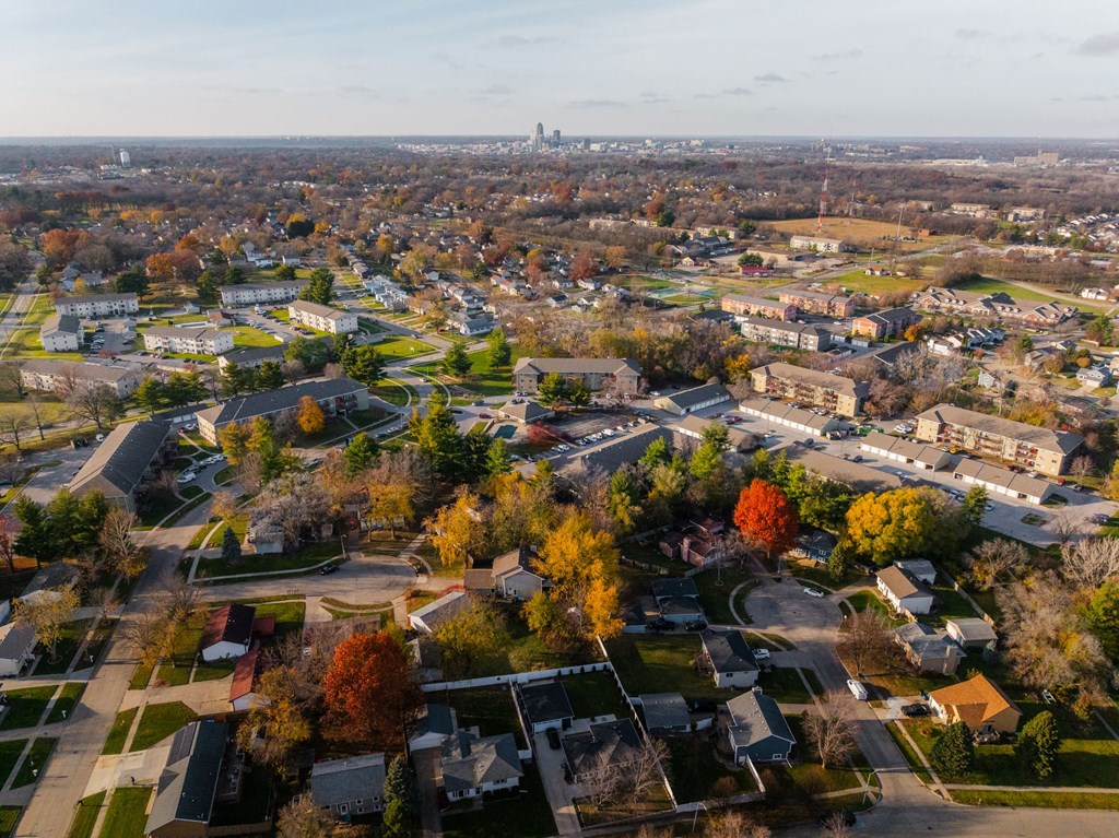A bird's eye view of a residential area with houses and trees at Rosemont Place Apartments, Des Moines, IA