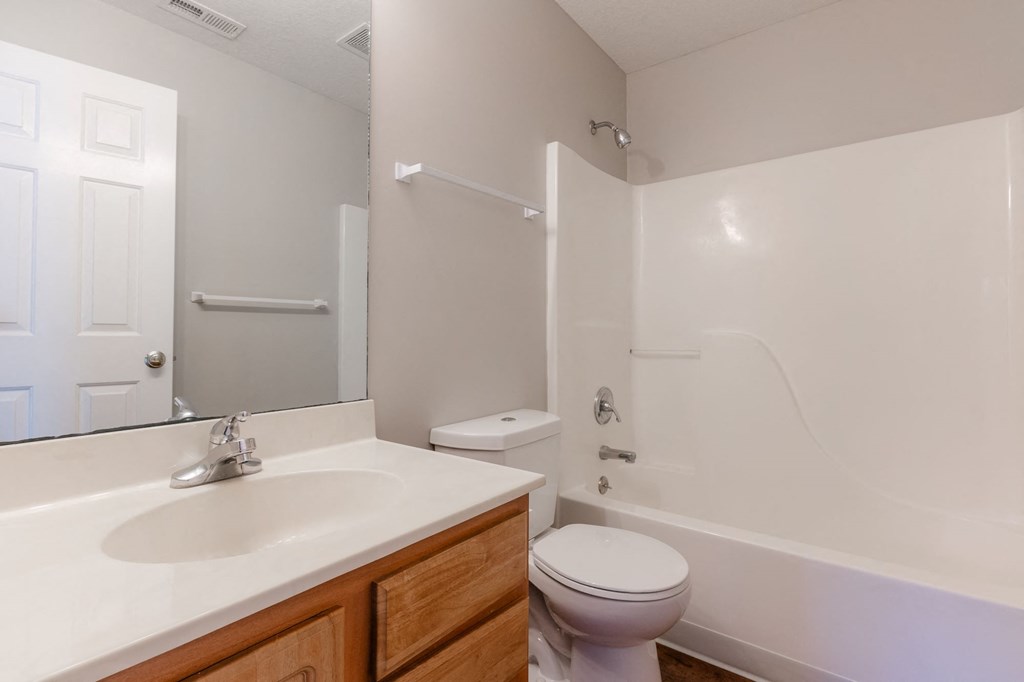 Bathroom With Bathtub at Saylorville Lakeside, Polk City