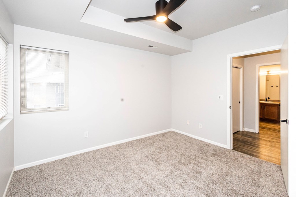 room along with kitchen at Meadowlark Place Apartments, IA, 50111