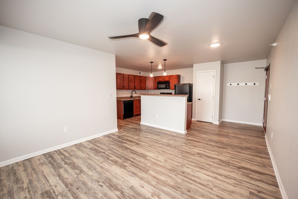 specious living room along with kitchen and ceiling fan at Meadowlark Place Apartments, IA, 50111