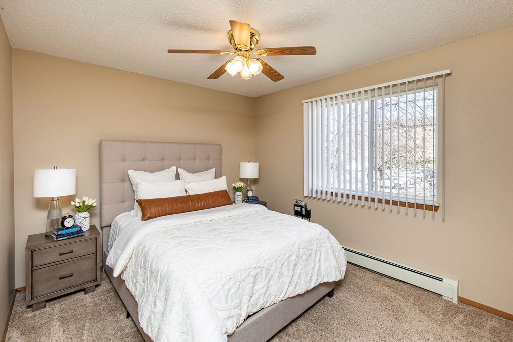 a bedroom with a bed and a ceiling fan a bedroom with a bed and a ceiling fan at Lake Shore Park, Ankeny