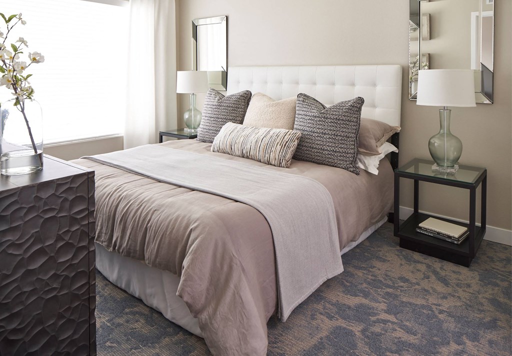 a bedroom with a bed and pillows a bedroom with a bed and pillows at Linc, Des Moines
