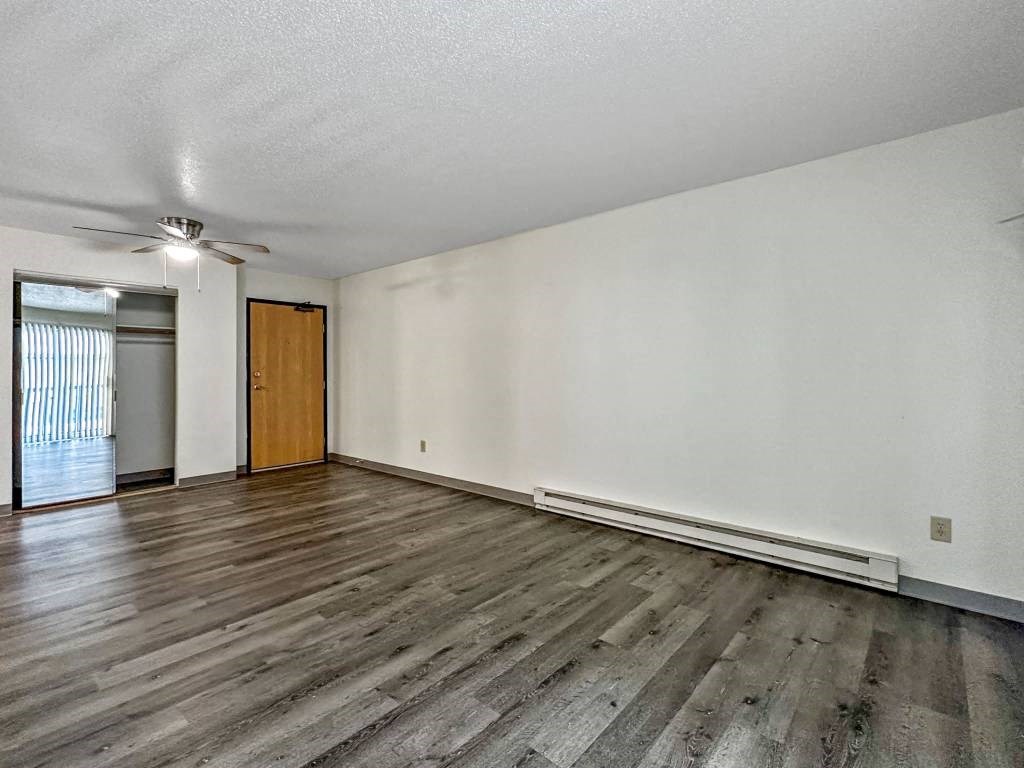 Vacant Living Area at Hamlet Apartments, Iowa, 50265