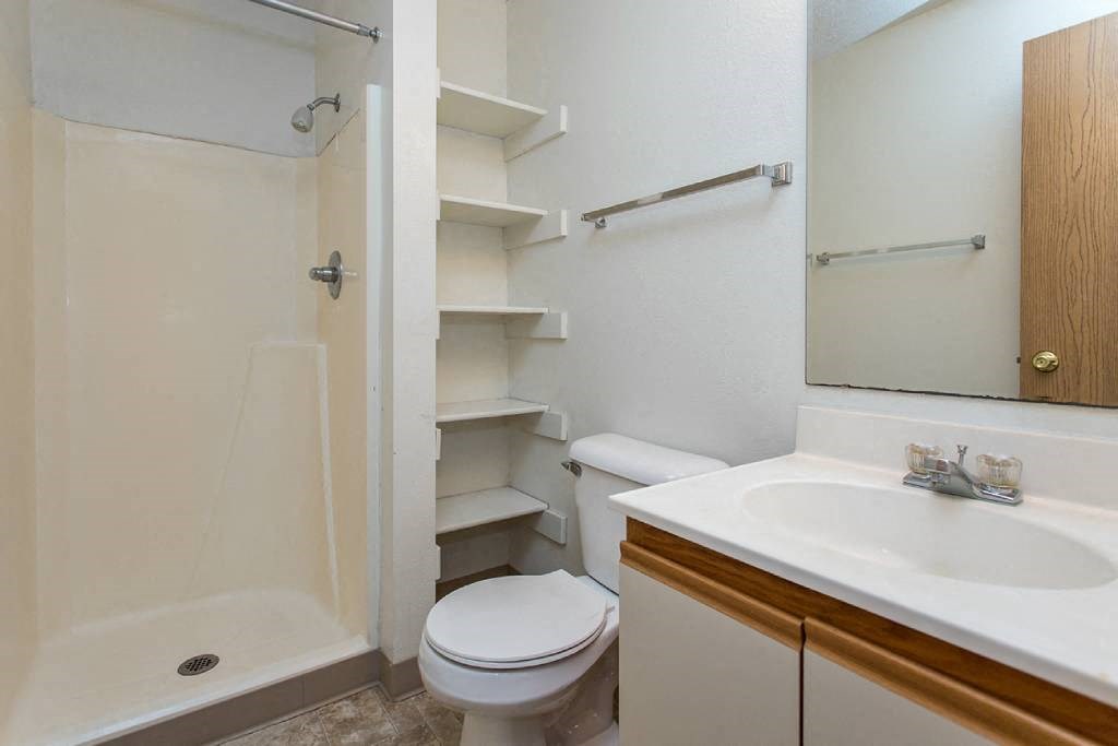 Luxurious Bathroom at Hamlet Apartments, West Des Moines