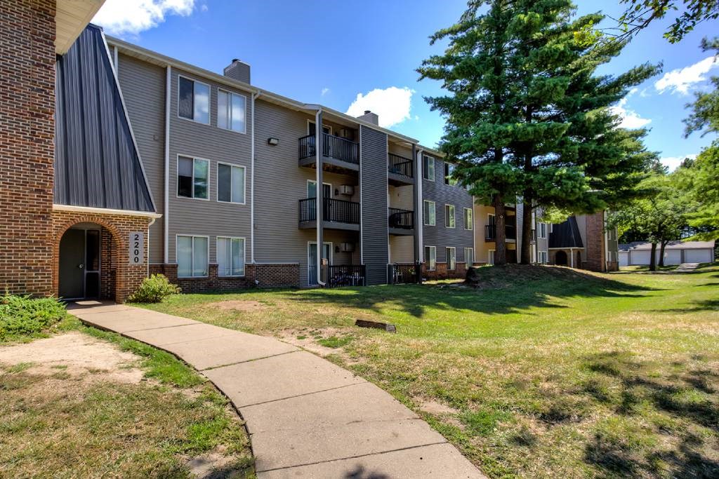 Walking Path at Hamlet Apartments, West Des Moines, 50265