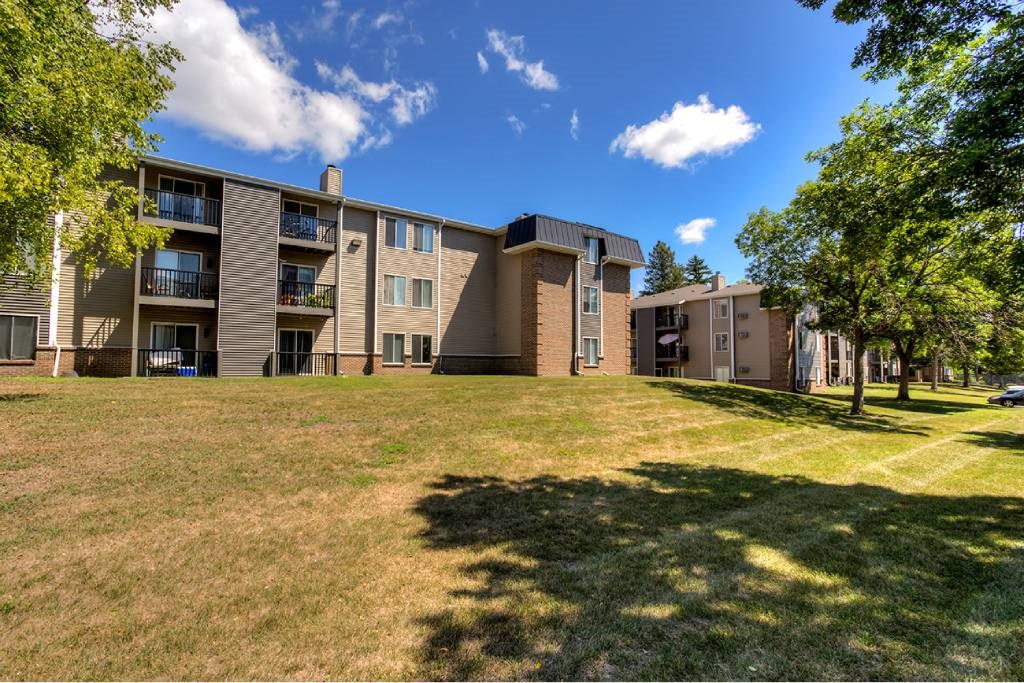 Lush Green Landscape at Hamlet Apartments, Iowa