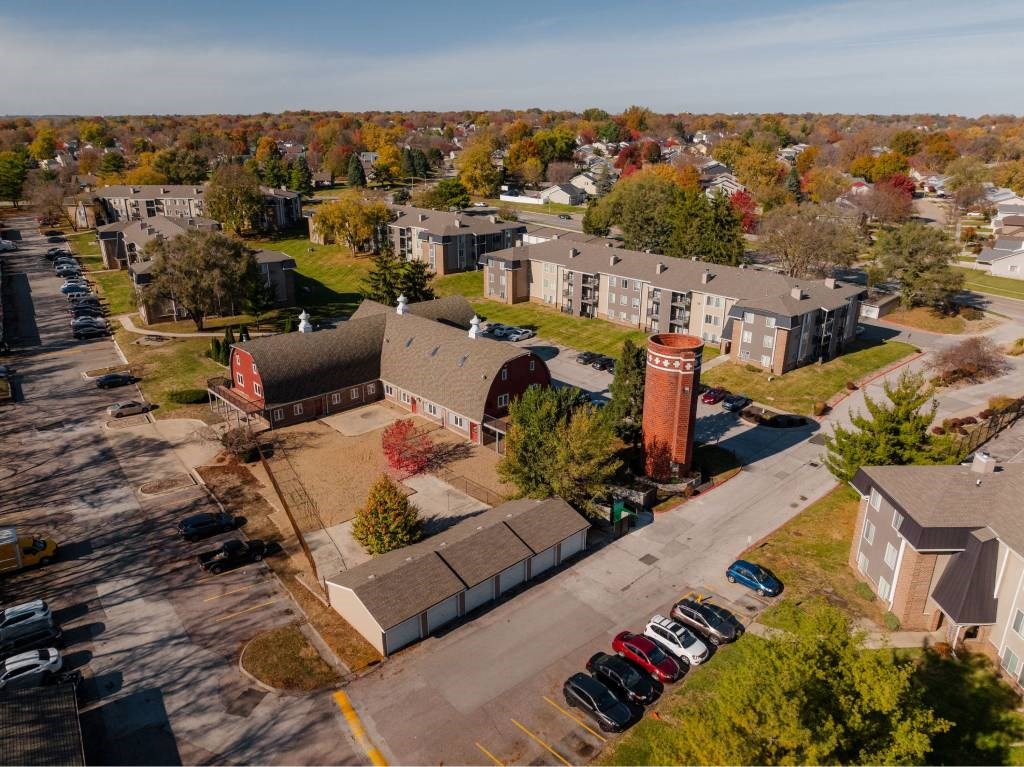 Exterior Landscape at Hamlet Apartments, West Des Moines
