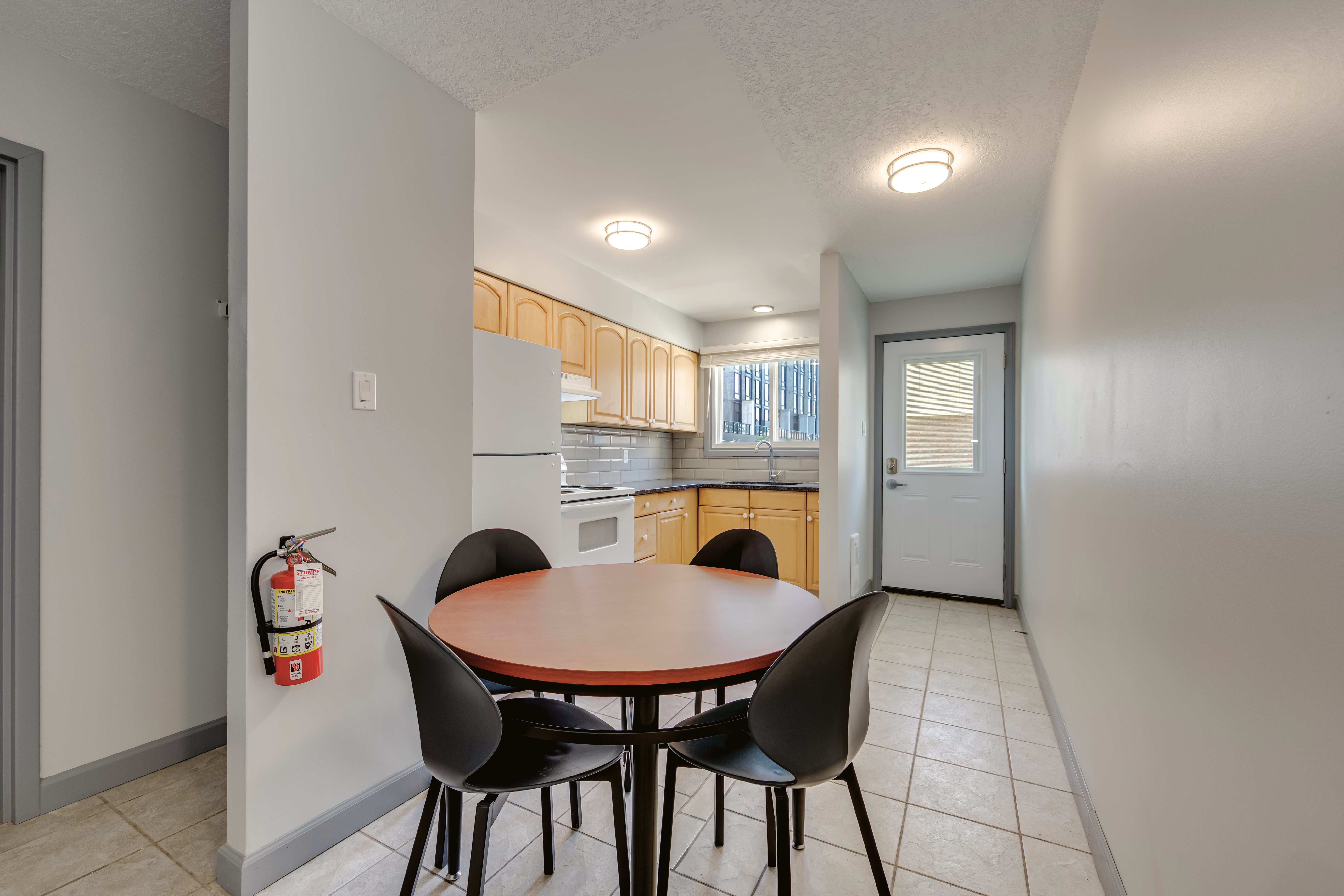 4 bedroom apartment - 143 Columbia, Waterloo - unit E4-R1 3