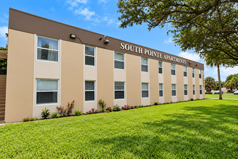 A building with the words South Pointe Apartments on it.